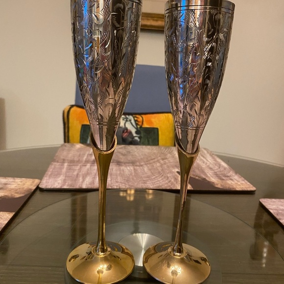 Luxurious Silver and Gold Etched Champagne Flutes - Picture 4 of 4